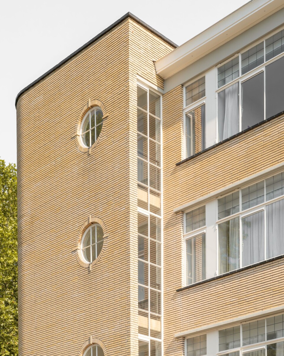 &copy; Aiste Rakauskaite 10   website   cropped
